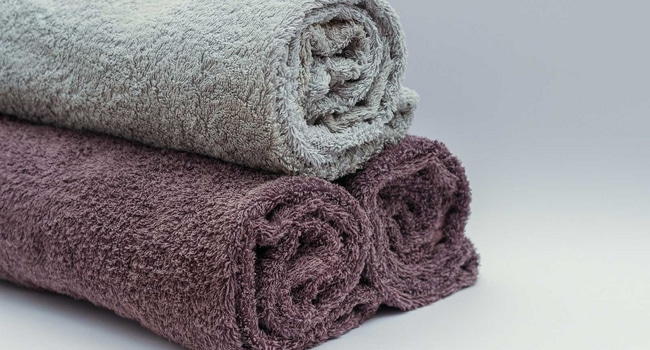 Vaskeordningen for små og mellemstore virksomheder gælder forude beklædningsgenstande også håndklæder, viskestykker og klude.